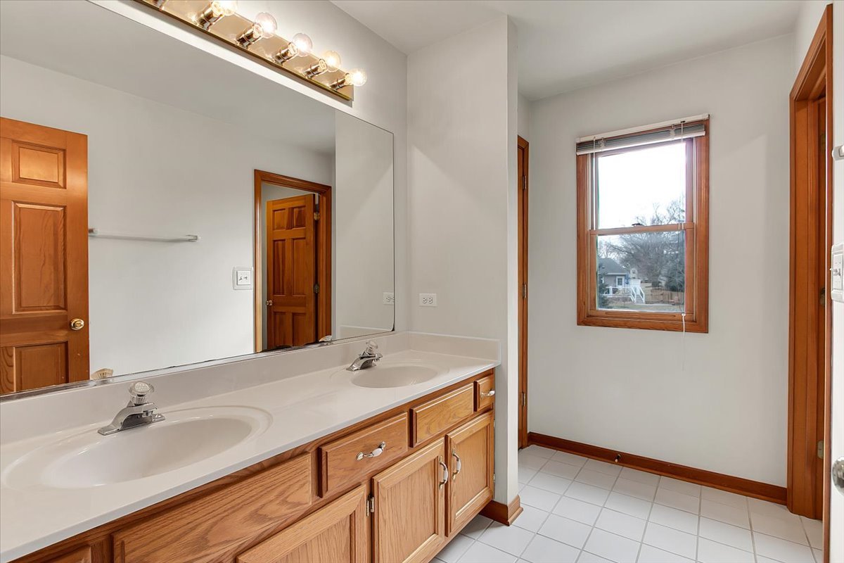 311 Millcreek Lane, Naperville, IL 60540