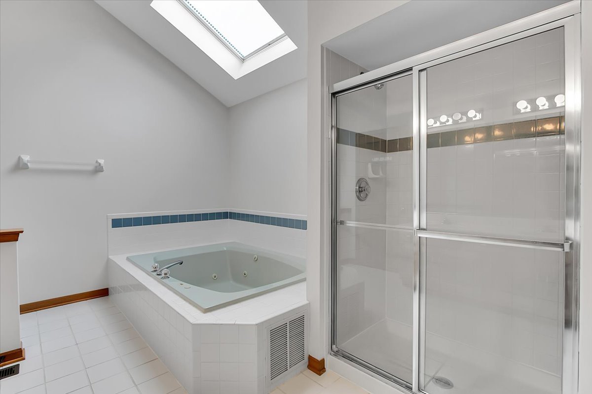 311 Millcreek Lane, Naperville, IL 60540