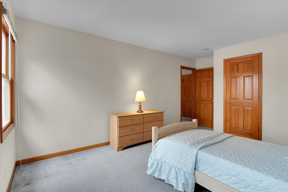 311 Millcreek Lane, Naperville, IL 60540