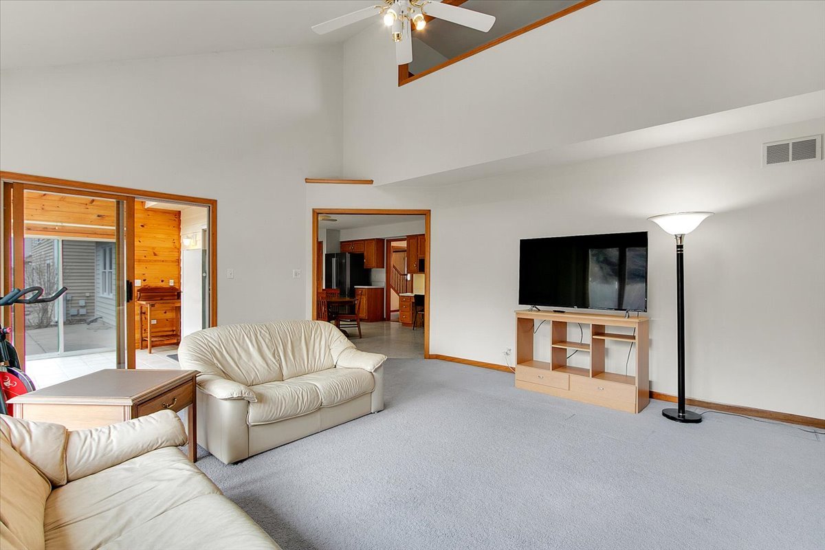 311 Millcreek Lane, Naperville, IL 60540