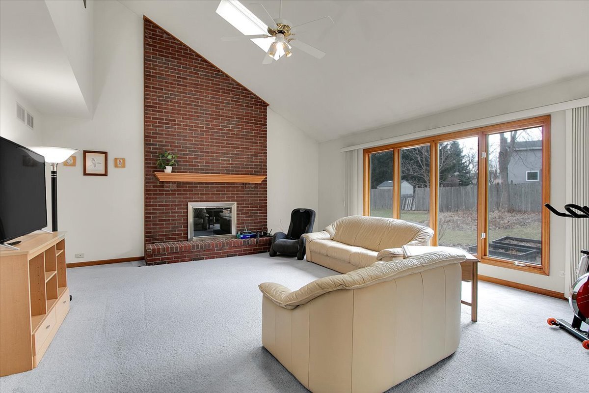 311 Millcreek Lane, Naperville, IL 60540