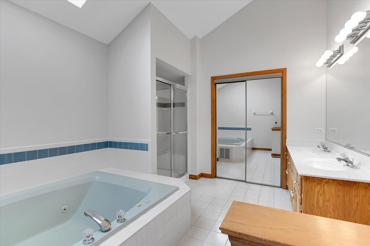 311 Millcreek Lane, Naperville, IL 60540