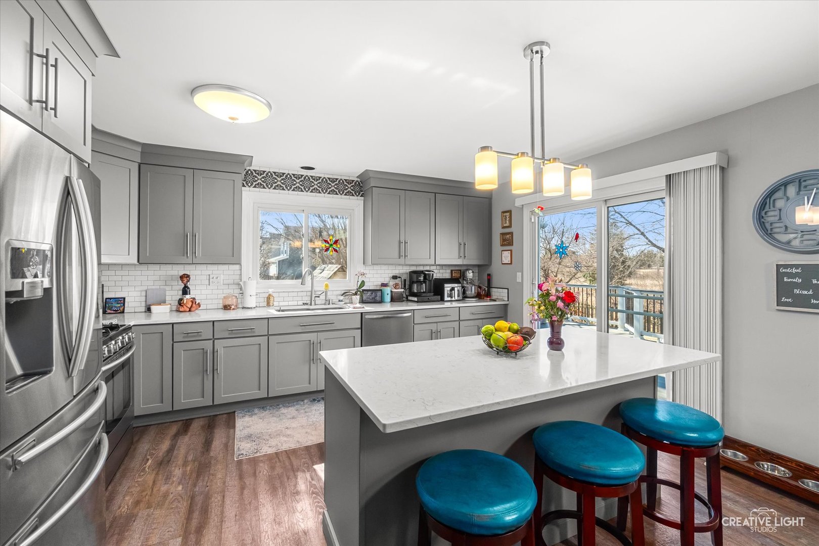 10 Farmington Court, Lake In The Hills, IL 60156