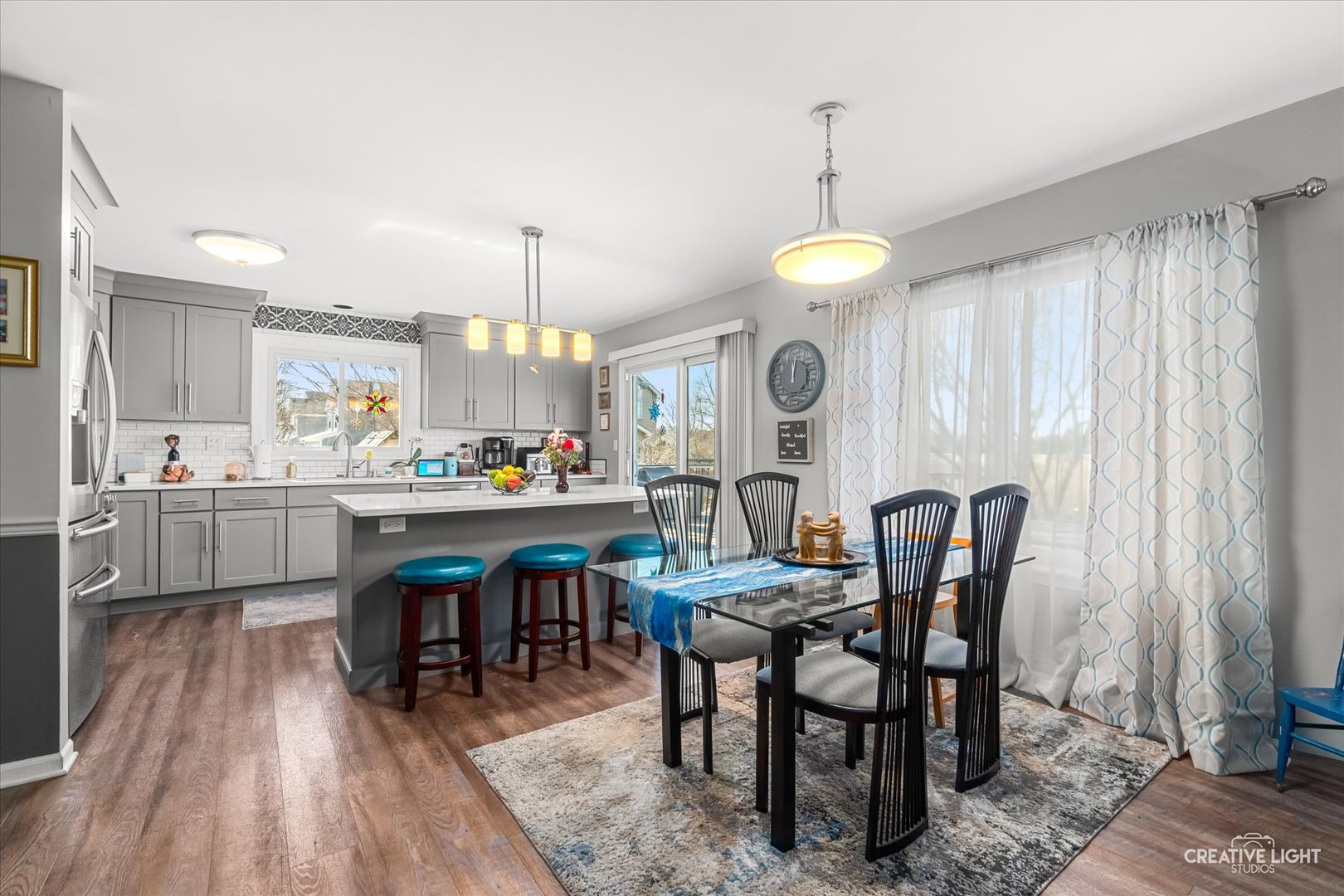 10 Farmington Court, Lake In The Hills, IL 60156