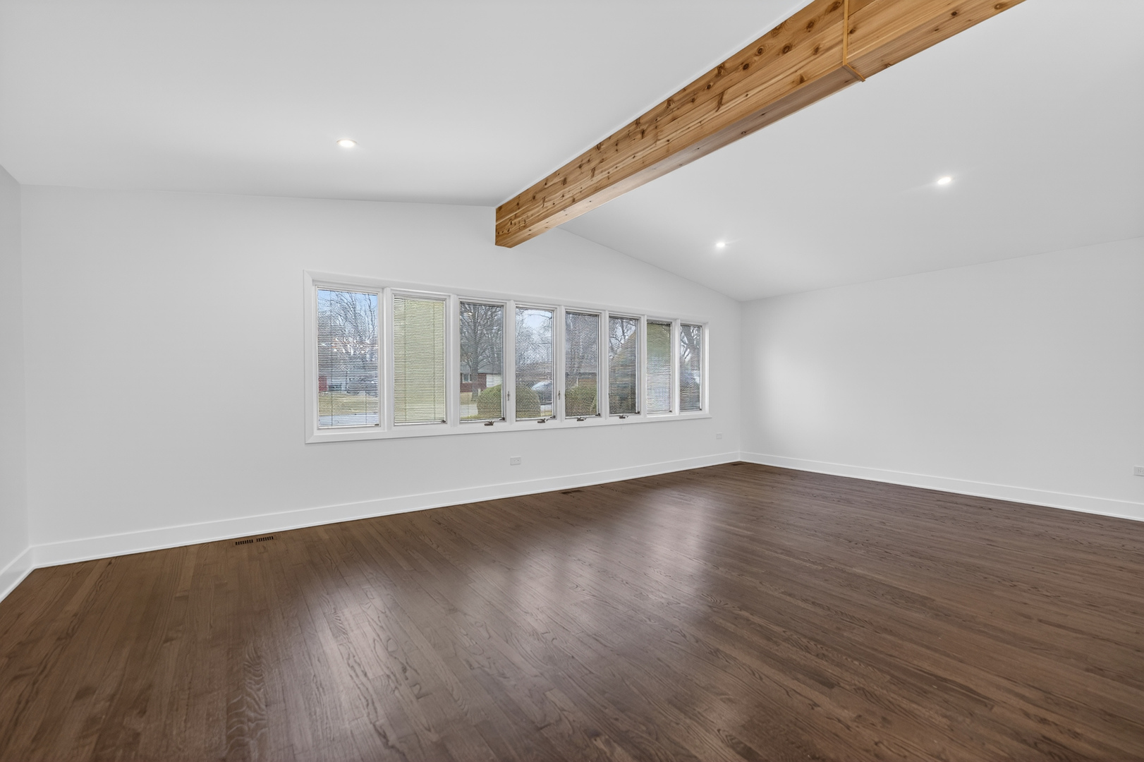 241 E Schick Road, Bloomingdale, IL 60108