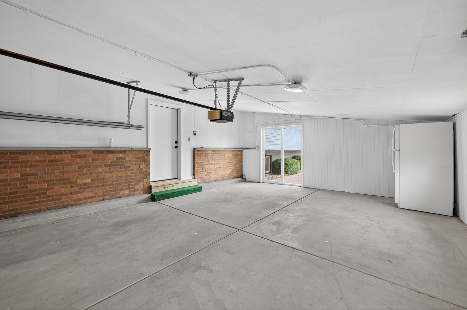 241 E Schick Road, Bloomingdale, IL 60108