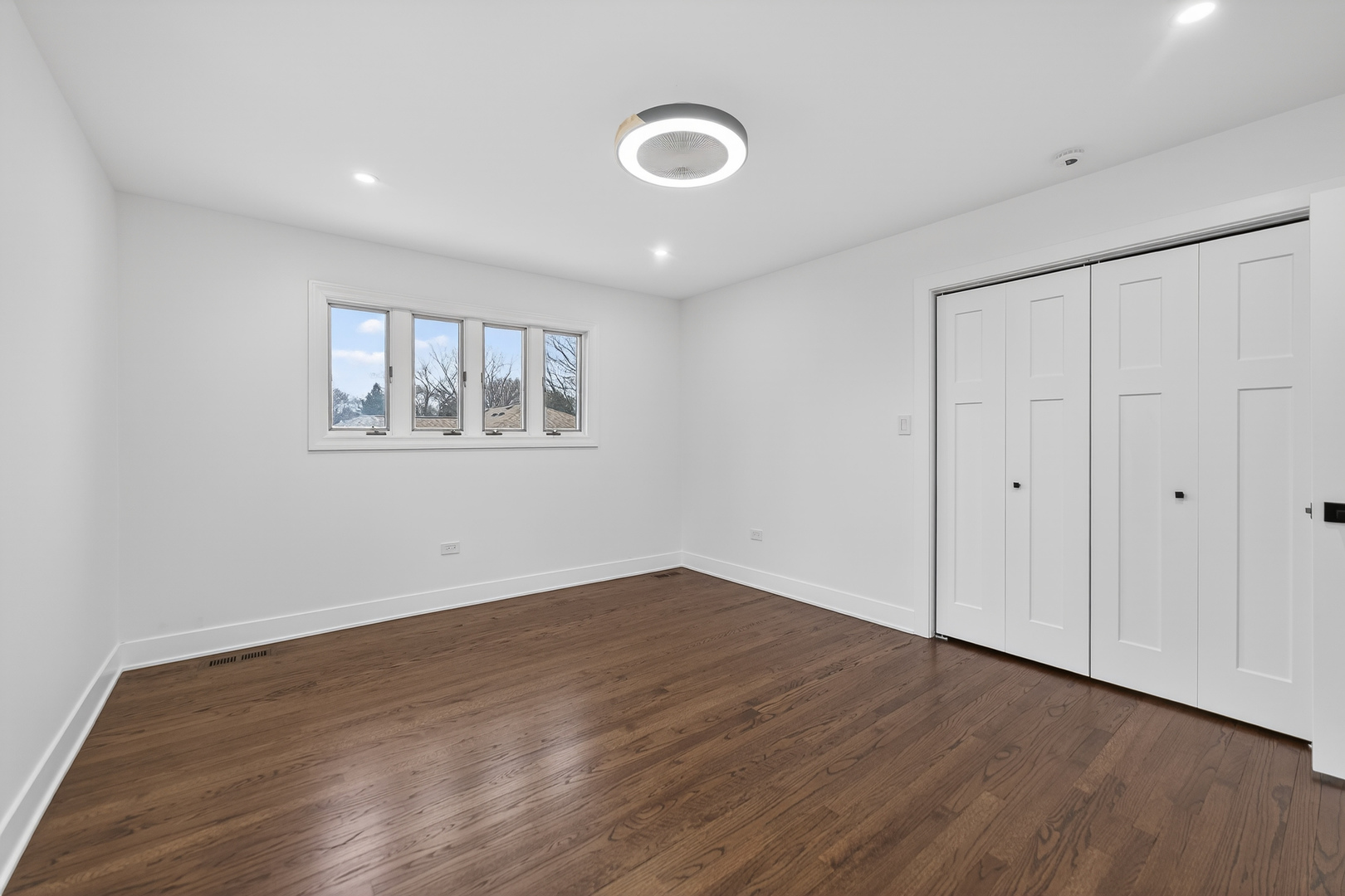 241 E Schick Road, Bloomingdale, IL 60108