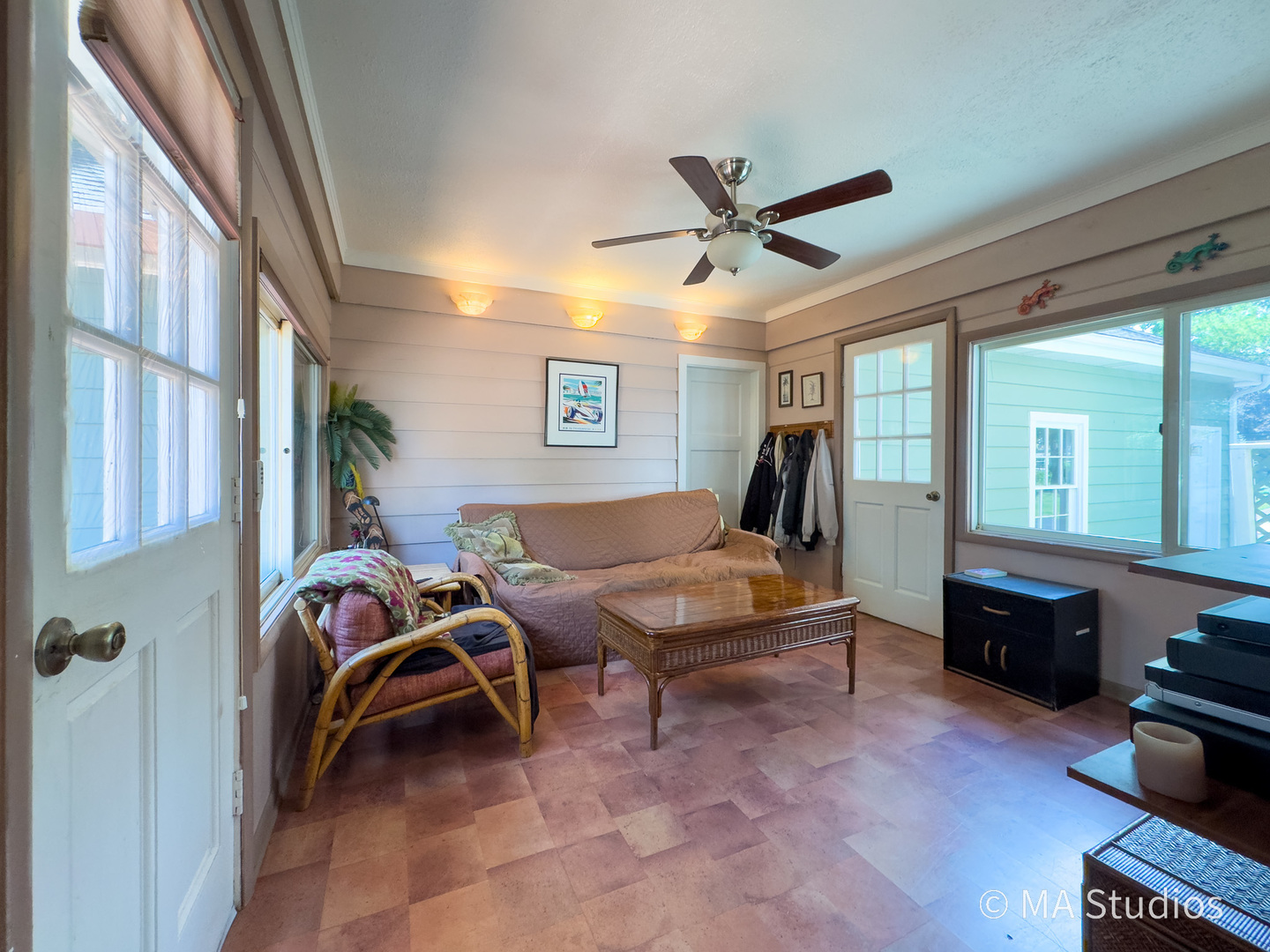 1219 Golf Lane, Wheaton, IL 60189