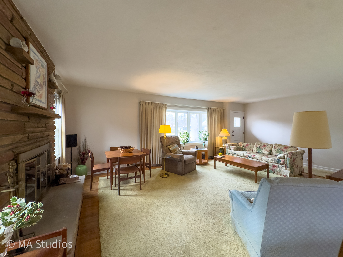 1219 Golf Lane, Wheaton, IL 60189