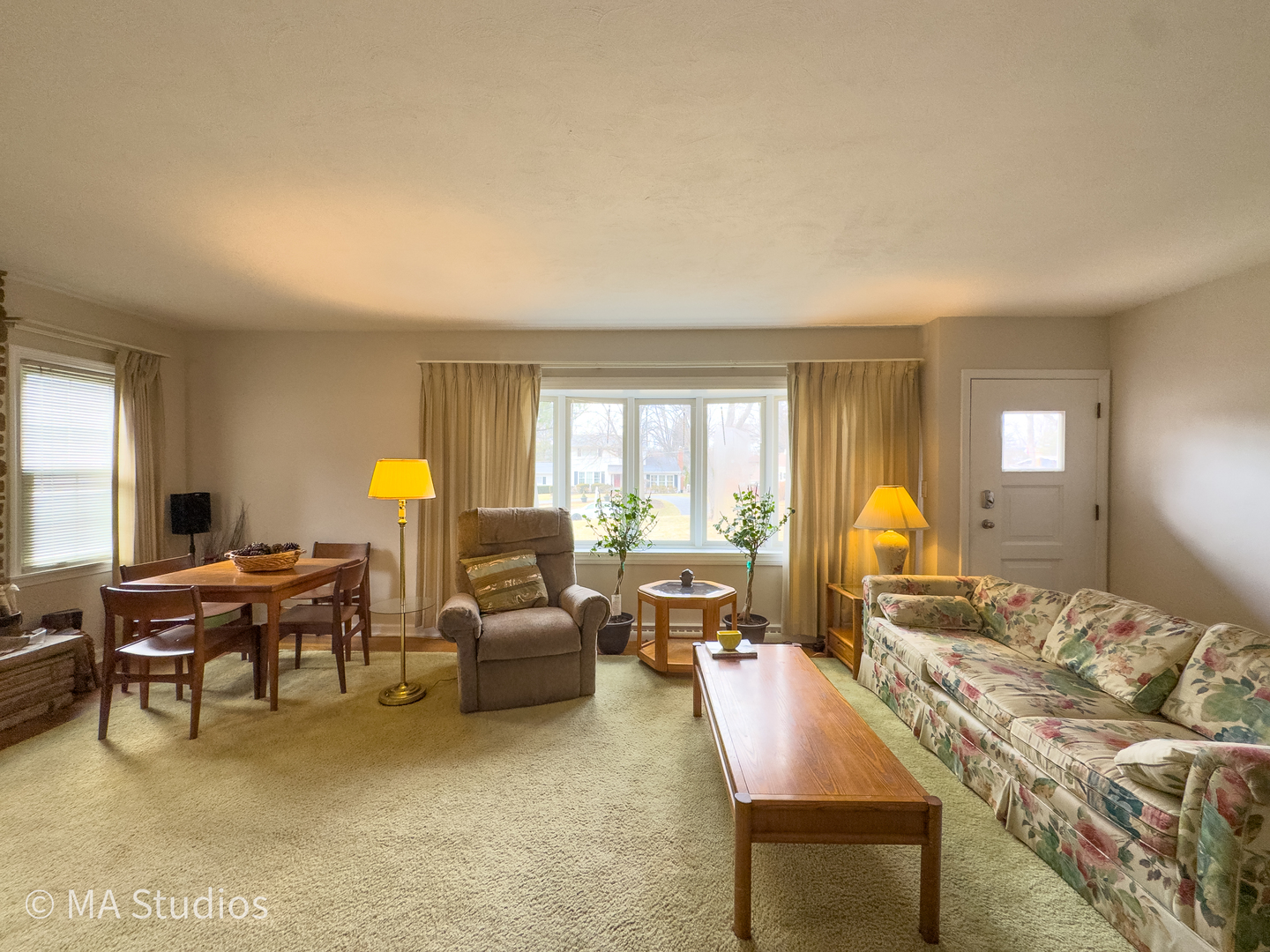 1219 Golf Lane, Wheaton, IL 60189