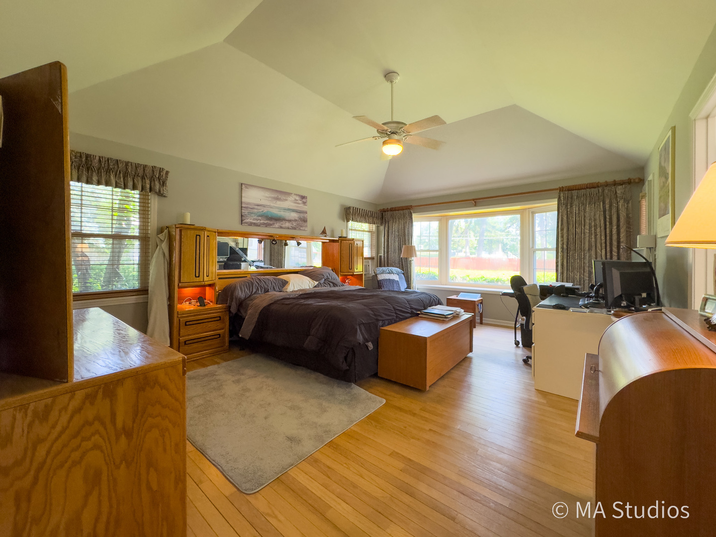 1219 Golf Lane, Wheaton, IL 60189