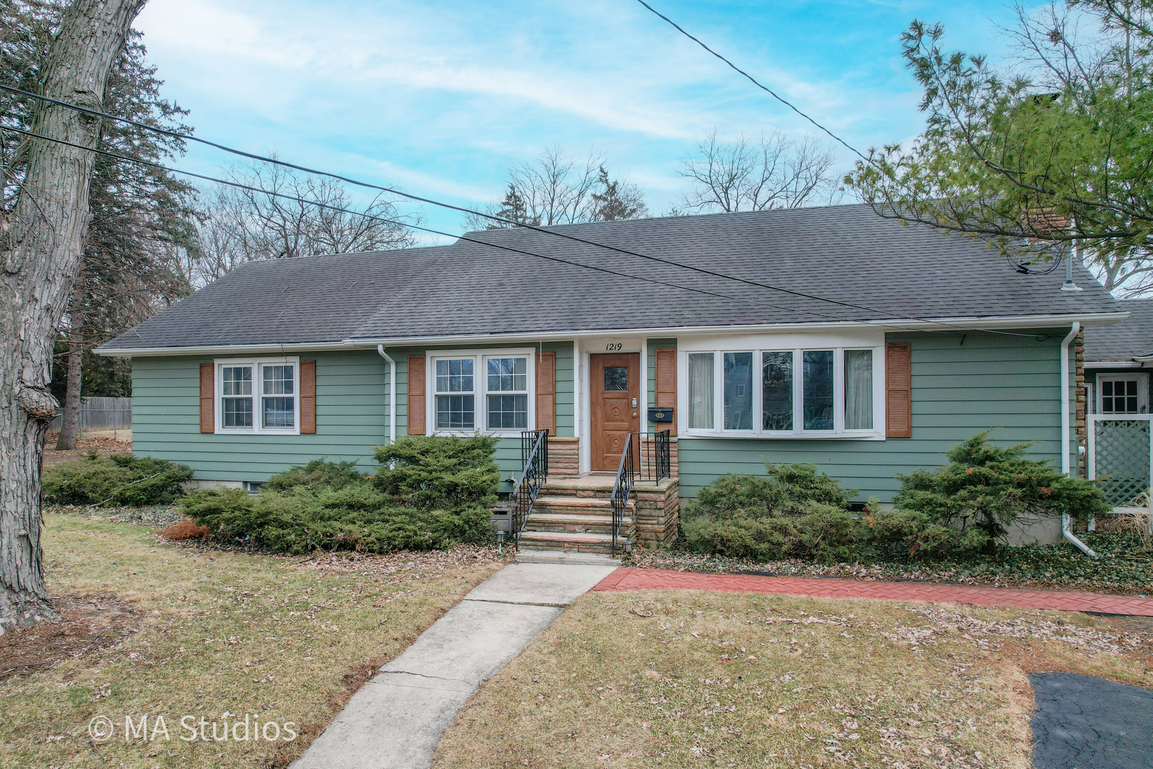 1219 Golf Lane, Wheaton, IL 60189