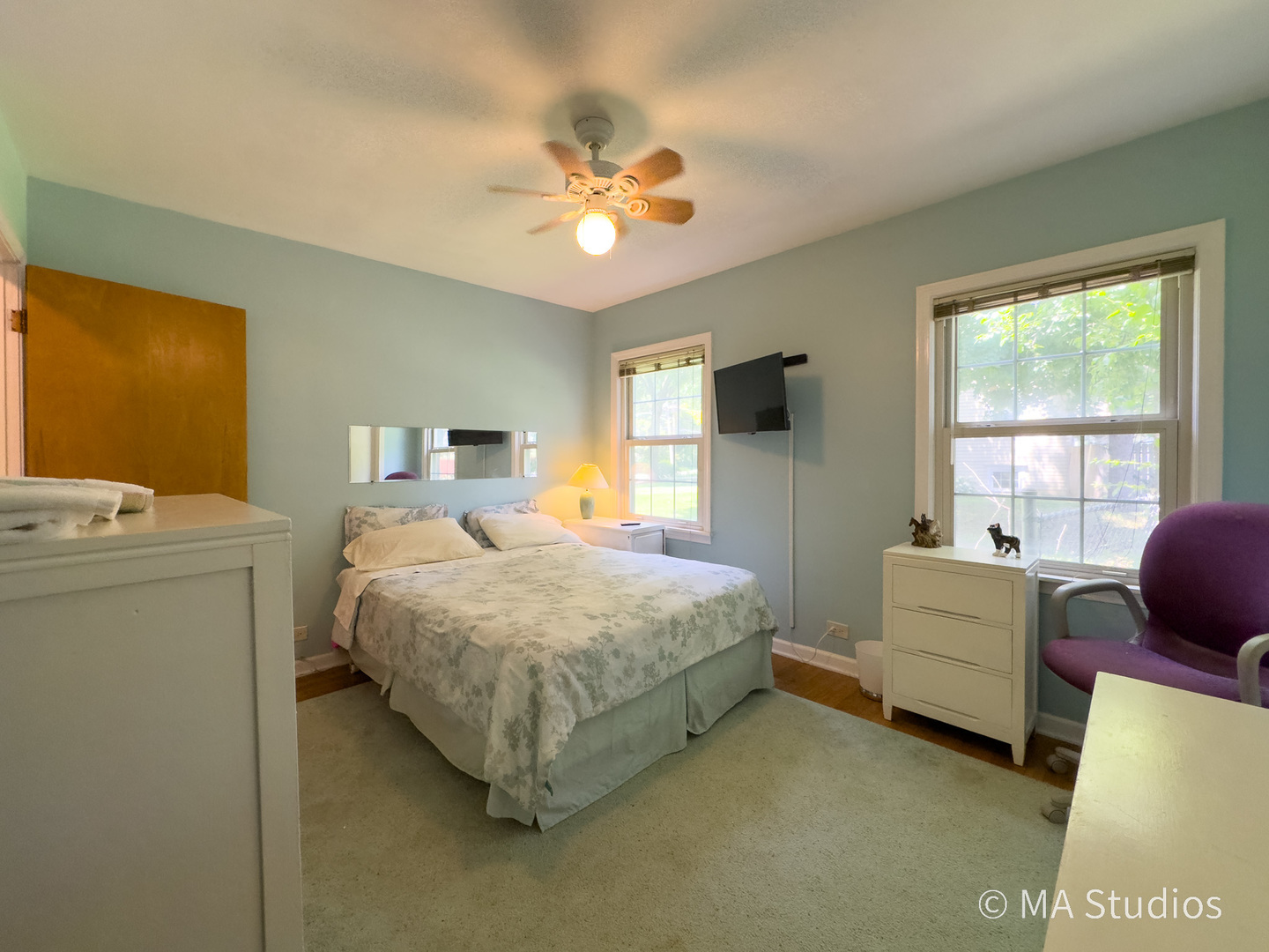 1219 Golf Lane, Wheaton, IL 60189