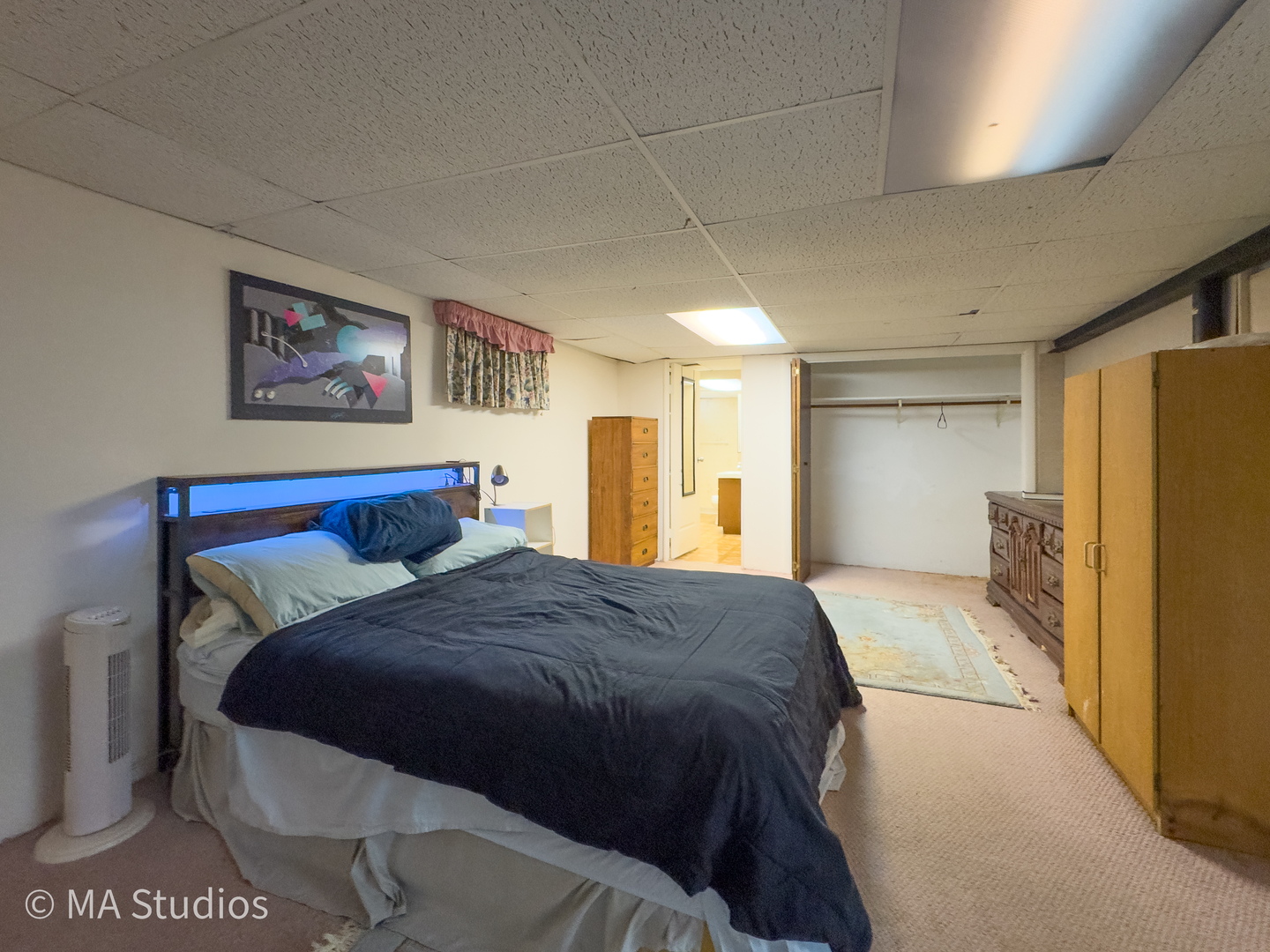 1219 Golf Lane, Wheaton, IL 60189