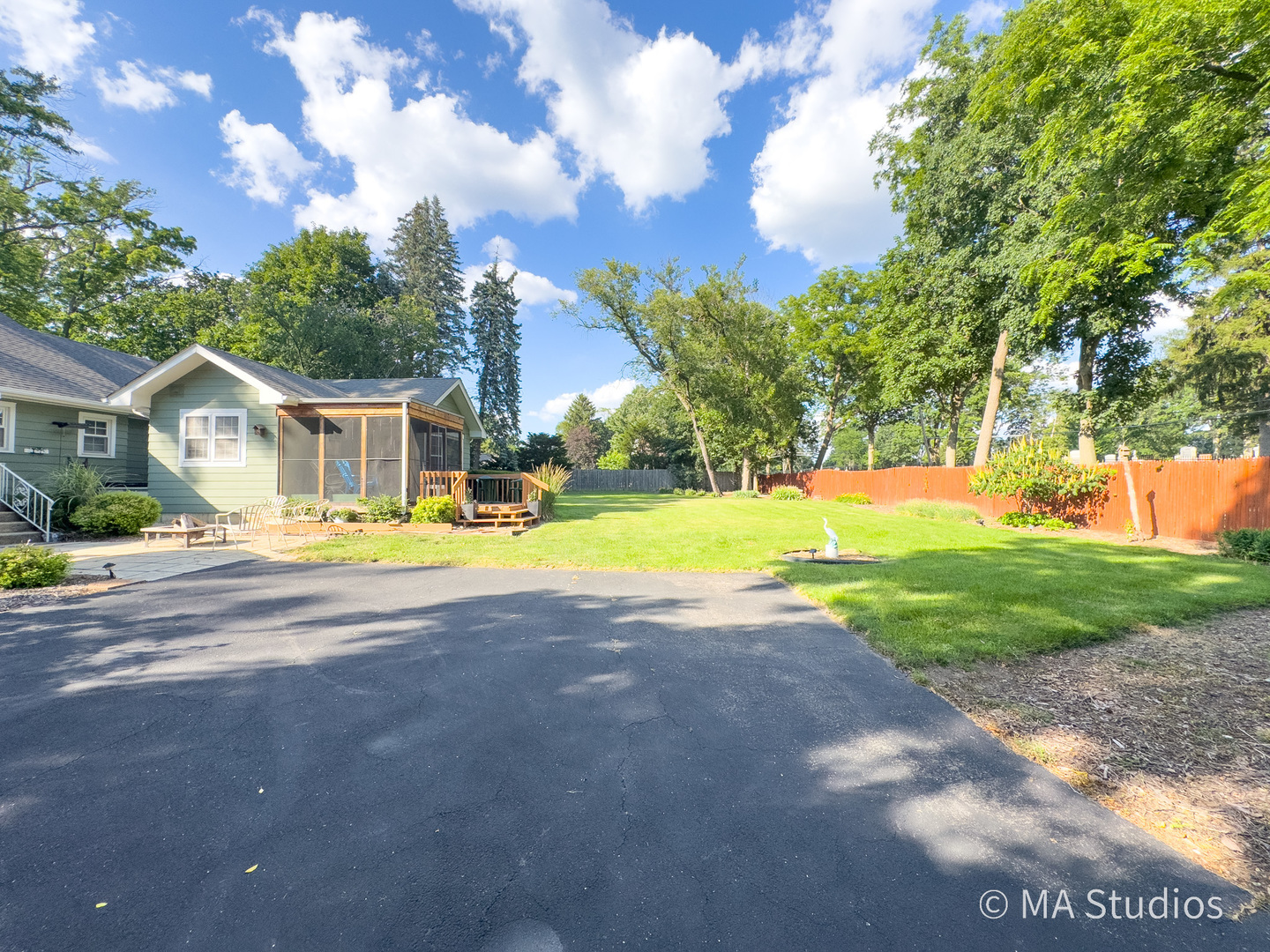 1219 Golf Lane, Wheaton, IL 60189