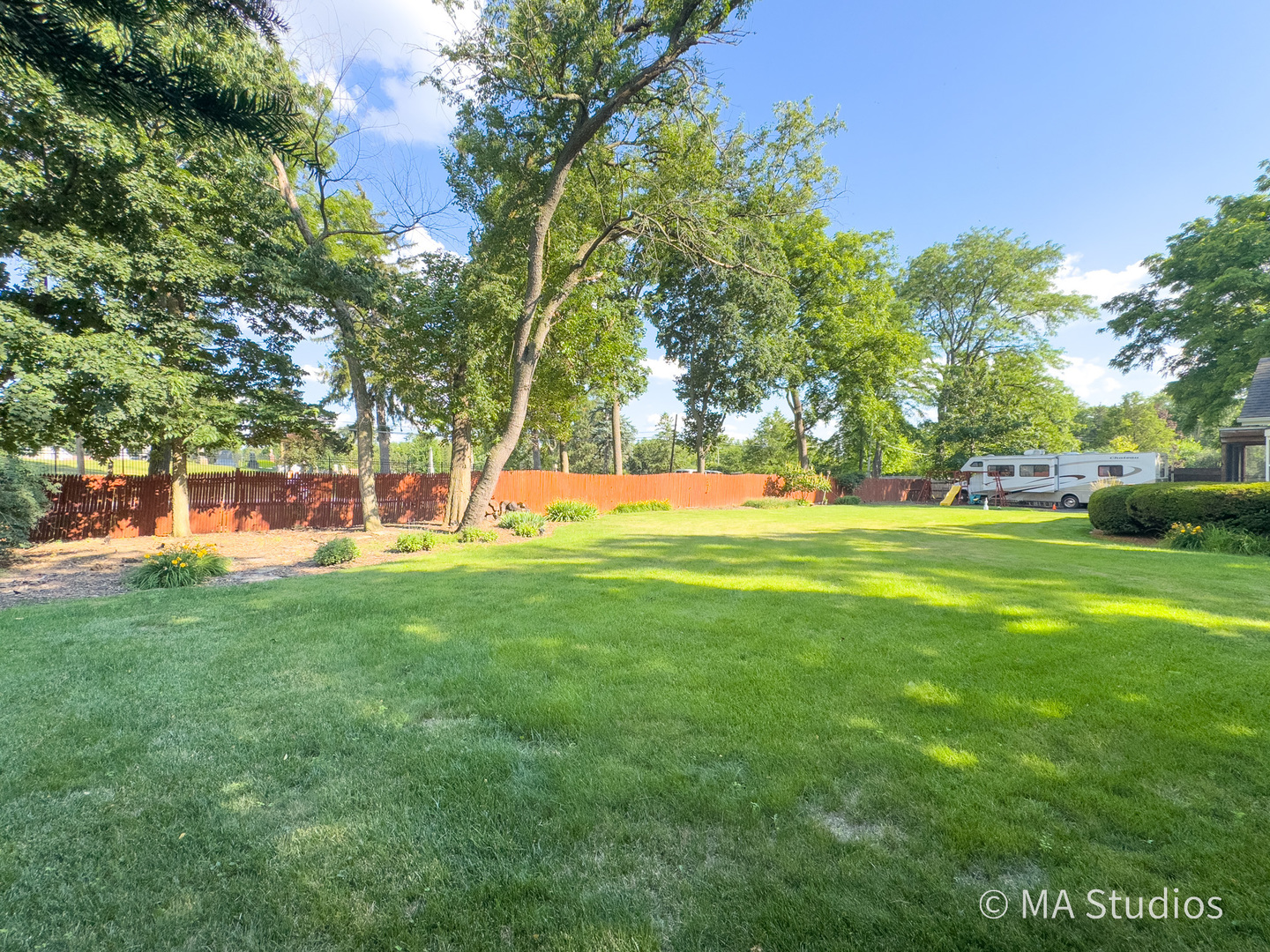 1219 Golf Lane, Wheaton, IL 60189