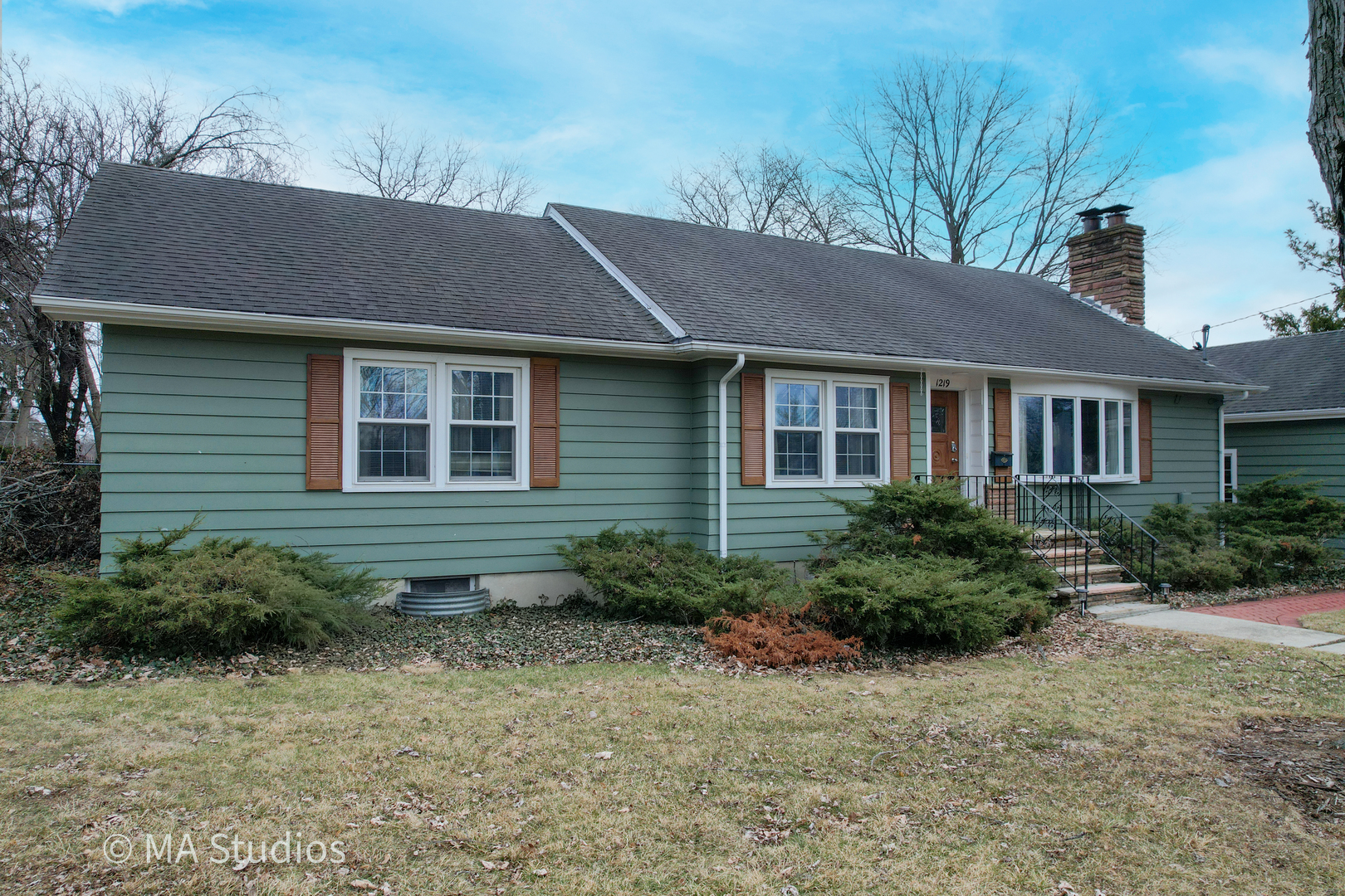 1219 Golf Lane, Wheaton, IL 60189