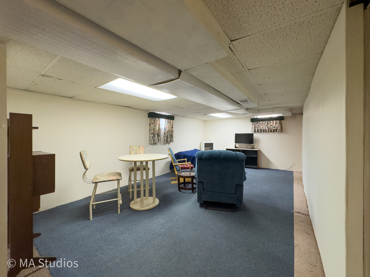 1219 Golf Lane, Wheaton, IL 60189