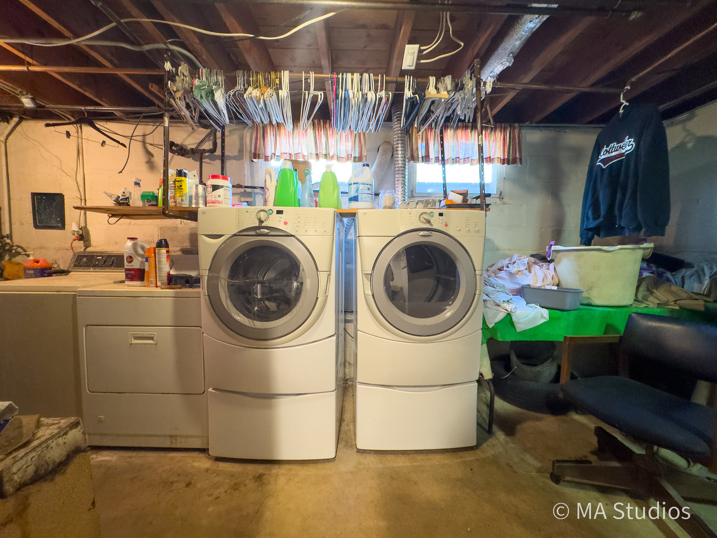 1219 Golf Lane, Wheaton, IL 60189