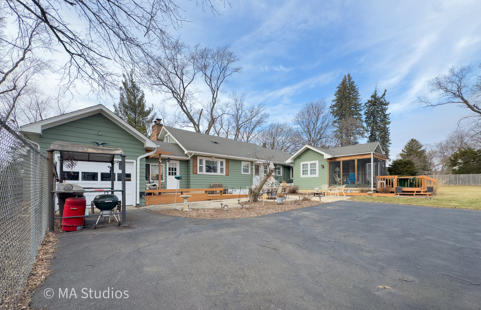 1219 Golf Lane, Wheaton, IL 60189