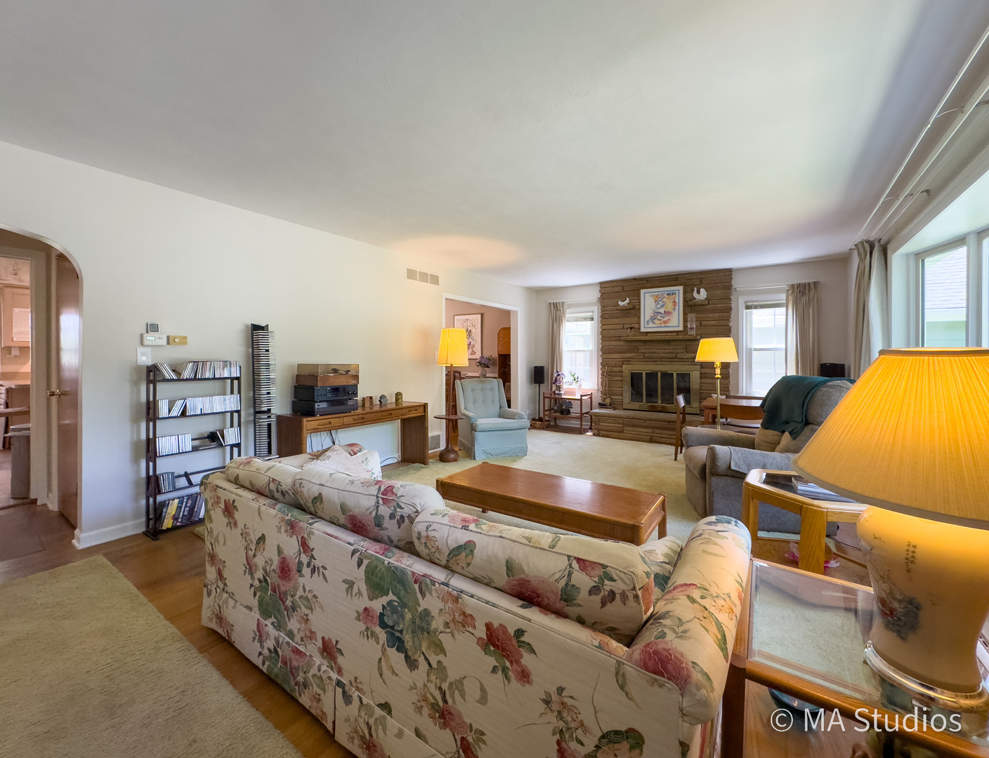 1219 Golf Lane, Wheaton, IL 60189