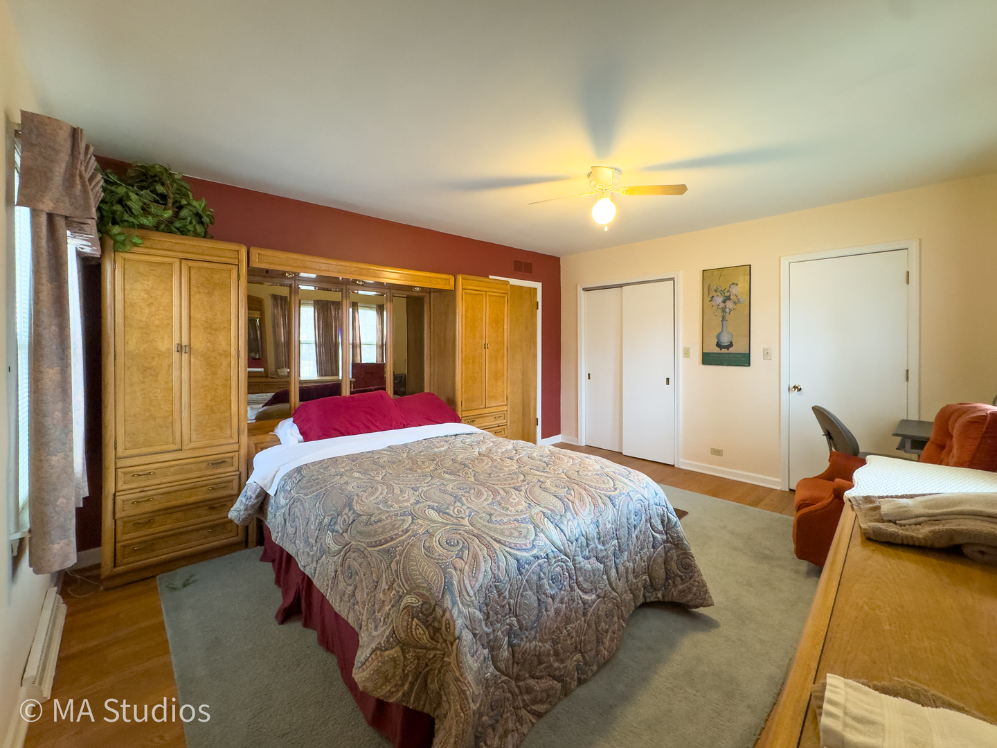 1219 Golf Lane, Wheaton, IL 60189