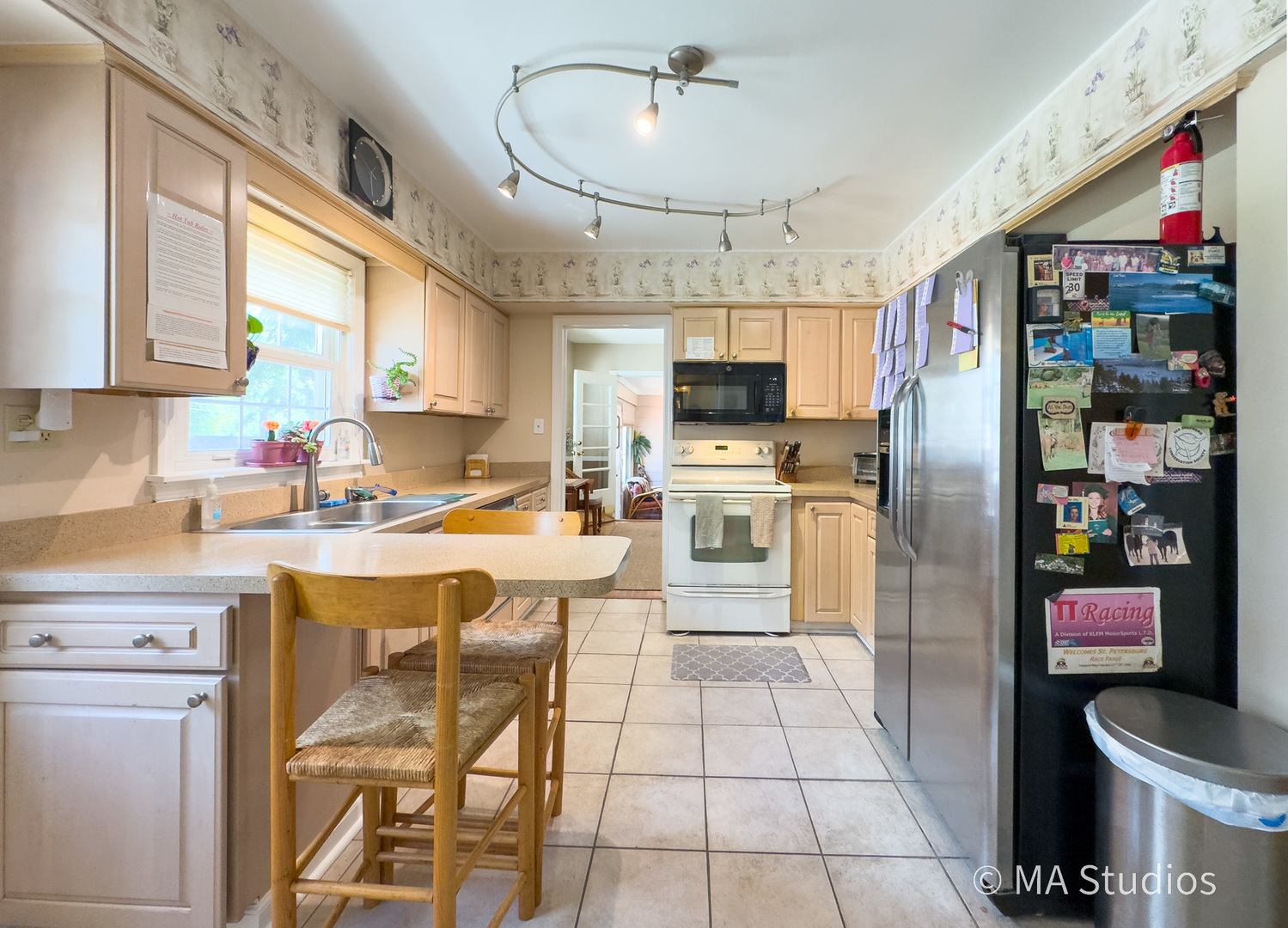 1219 Golf Lane, Wheaton, IL 60189