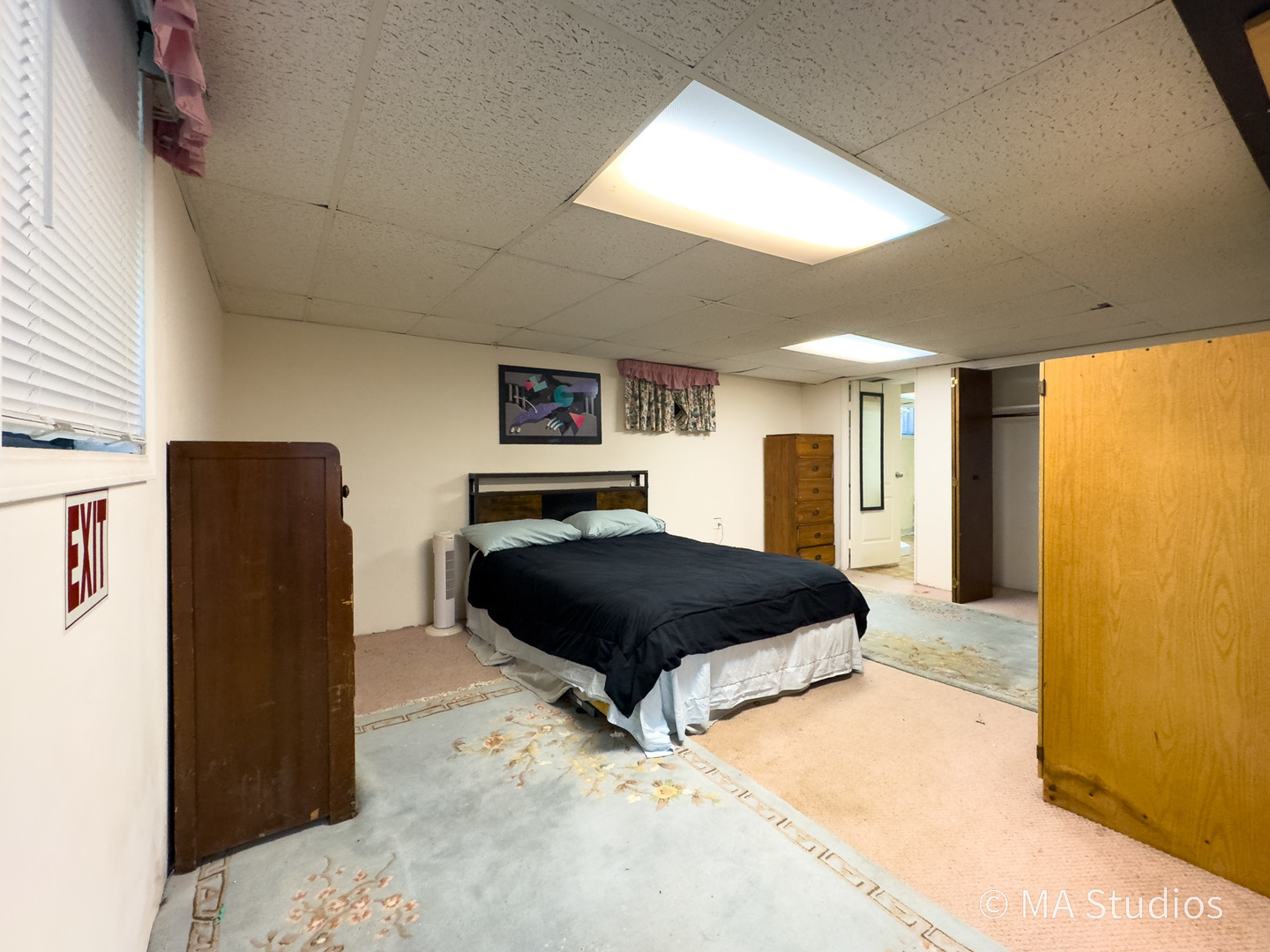 1219 Golf Lane, Wheaton, IL 60189