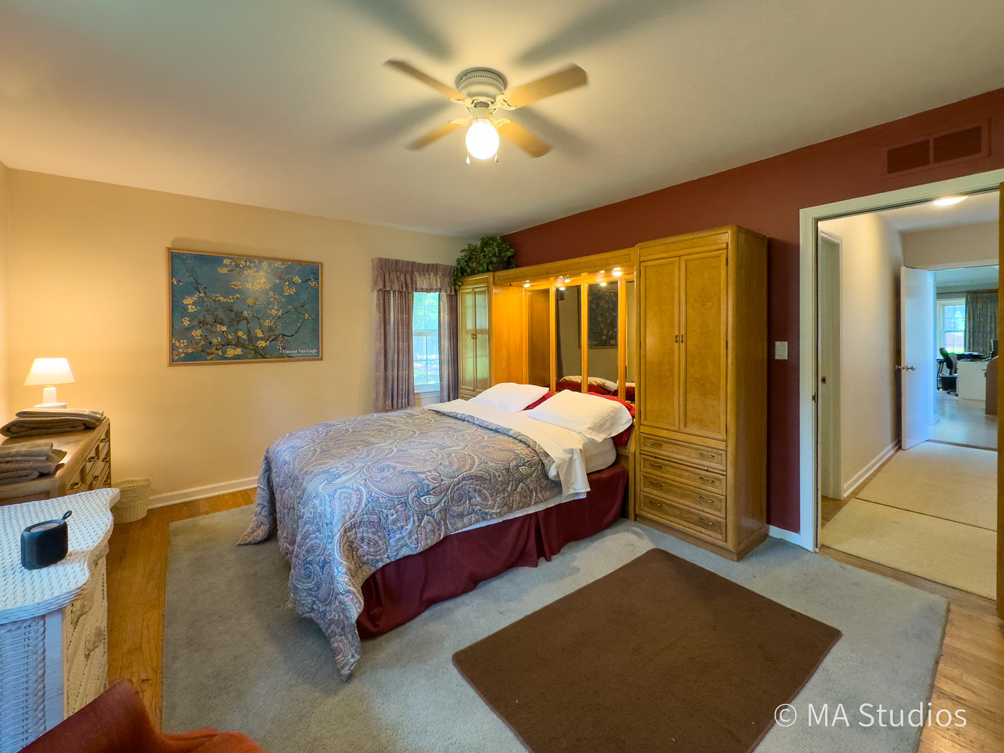 1219 Golf Lane, Wheaton, IL 60189