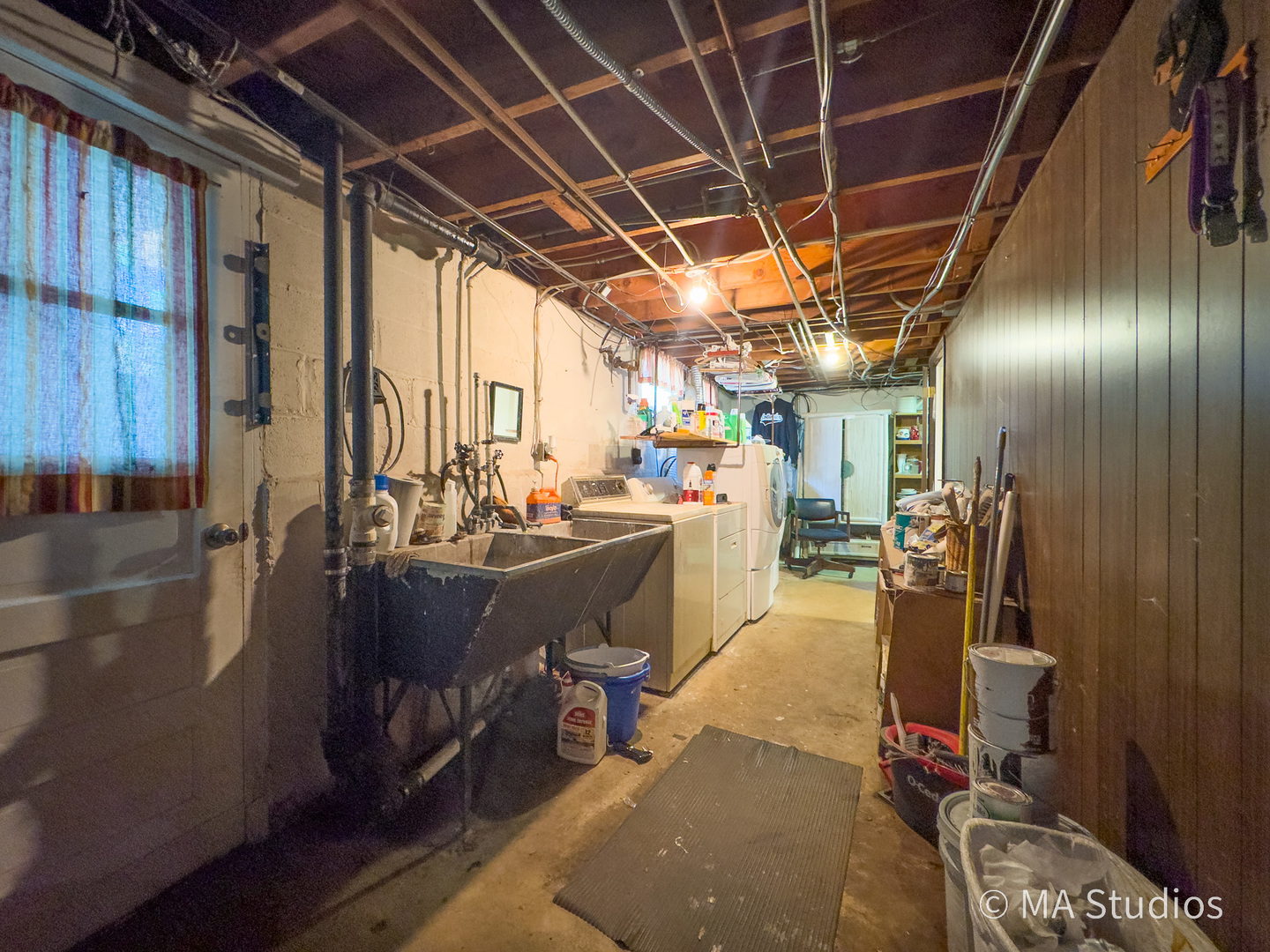 1219 Golf Lane, Wheaton, IL 60189