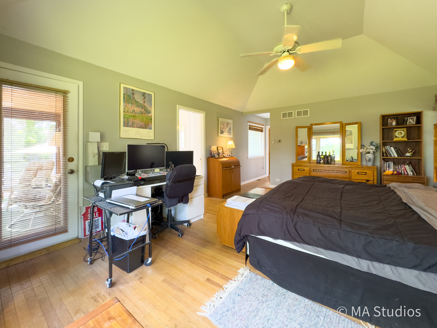 1219 Golf Lane, Wheaton, IL 60189