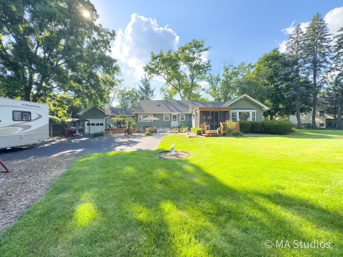 1219 Golf Lane, Wheaton, IL 60189