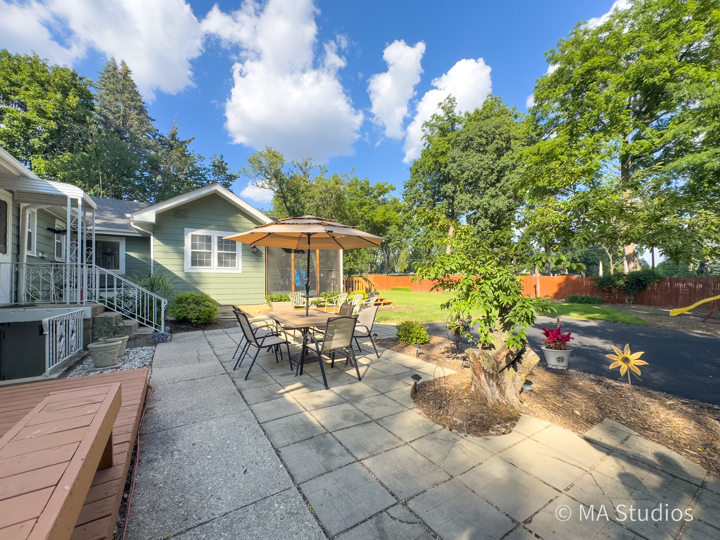 1219 Golf Lane, Wheaton, IL 60189