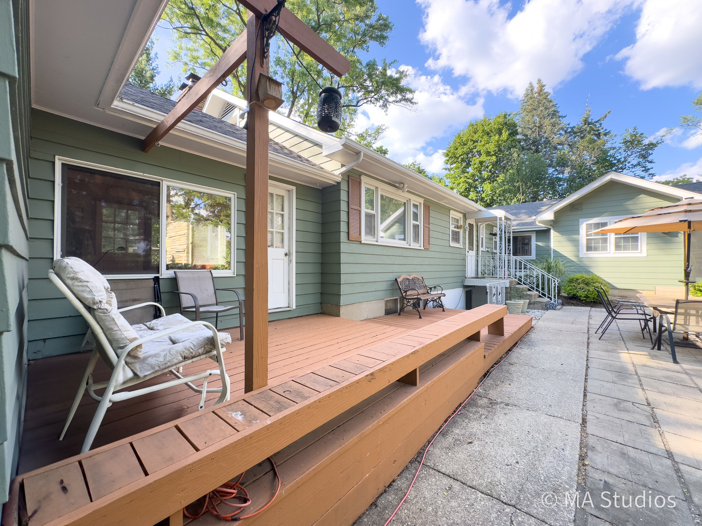 1219 Golf Lane, Wheaton, IL 60189