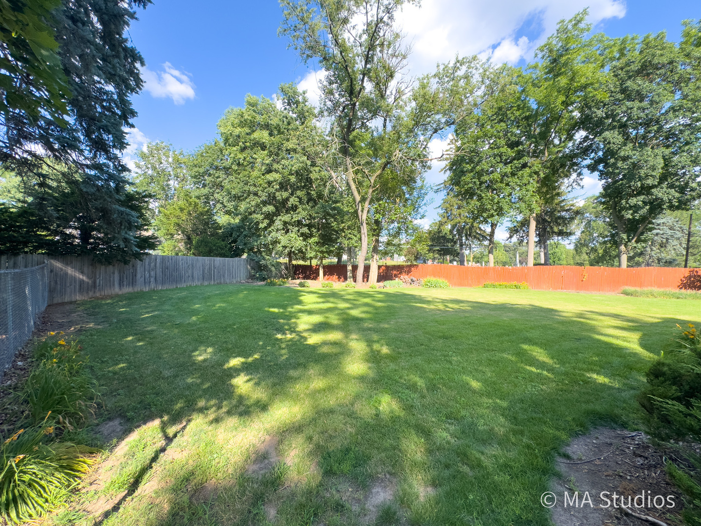 1219 Golf Lane, Wheaton, IL 60189