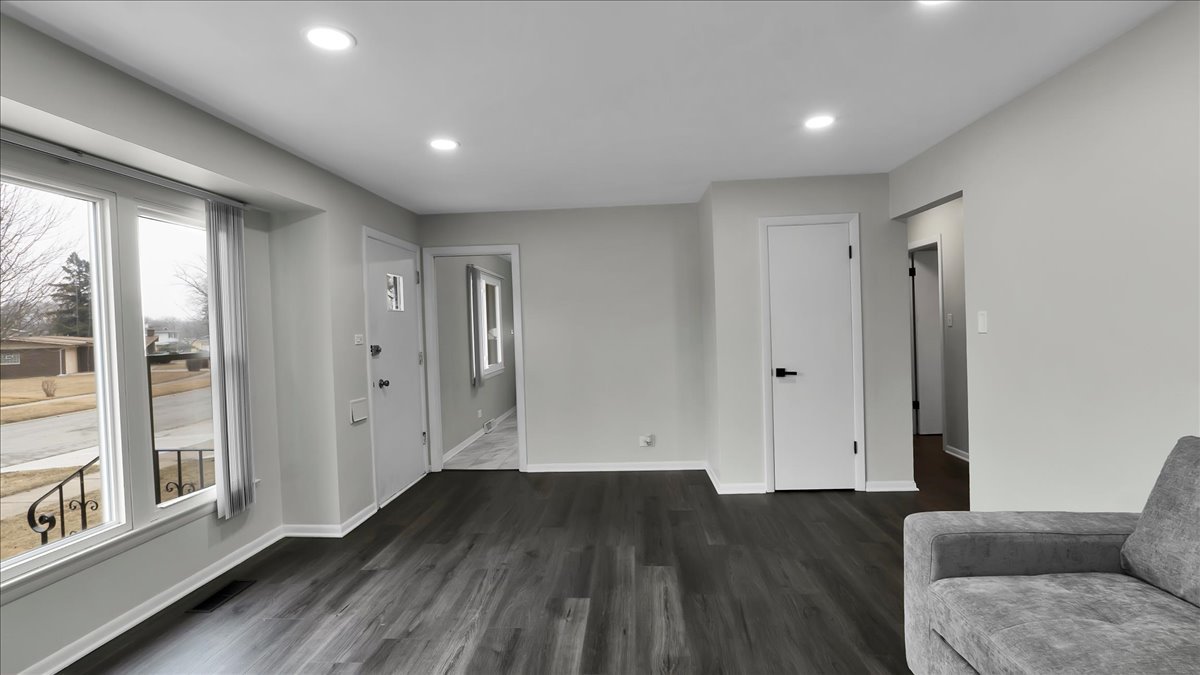 406 N Park Drive, Glenwood, IL 60425