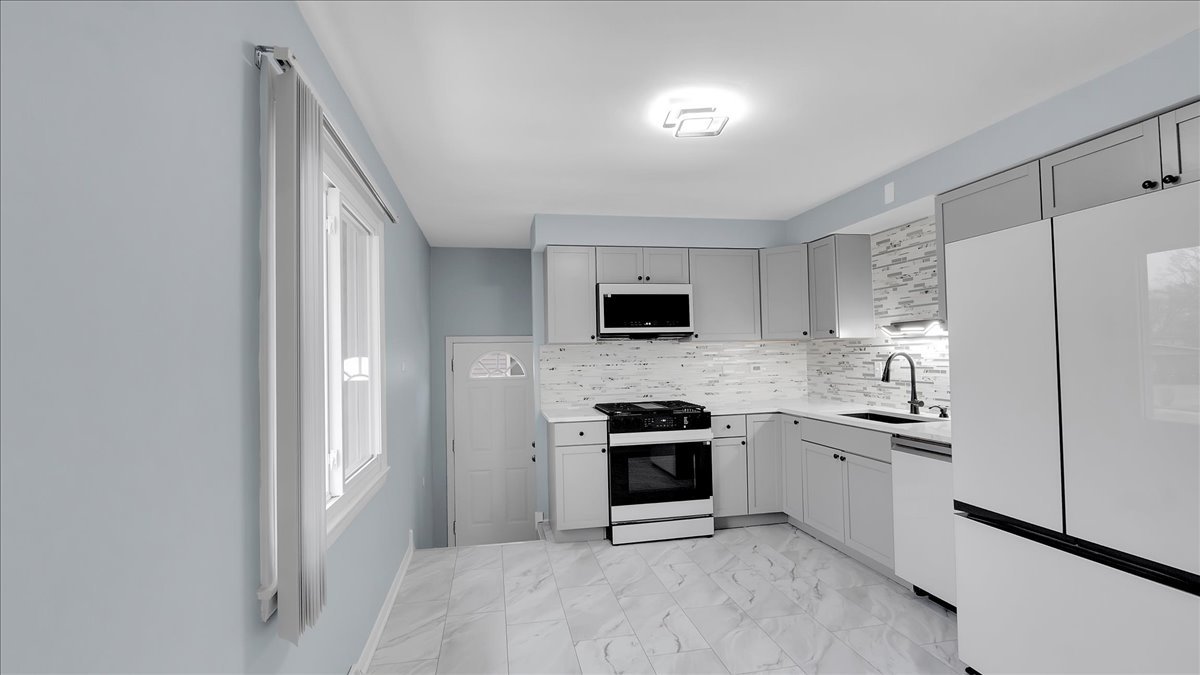 406 N Park Drive, Glenwood, IL 60425