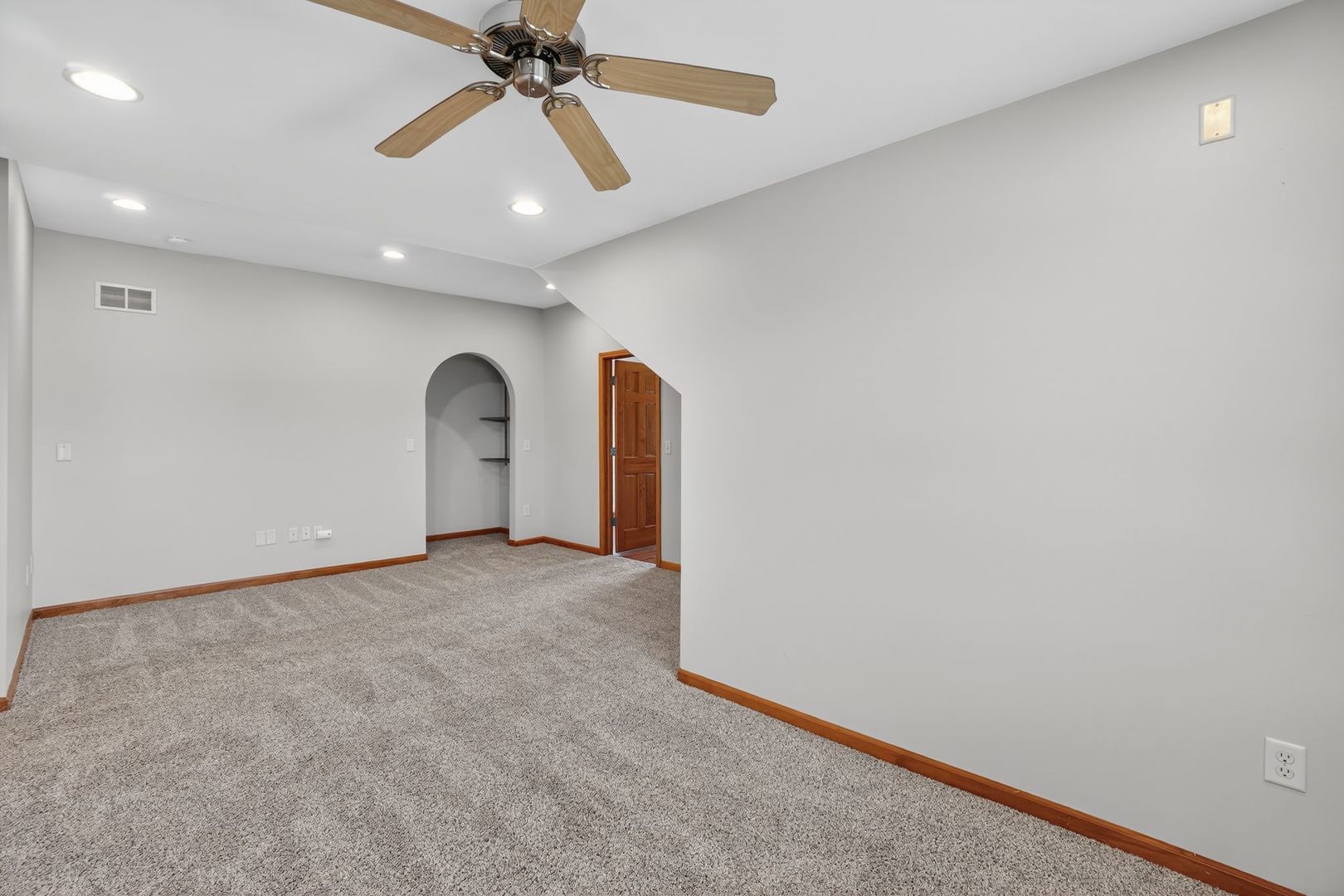 1302 Deerpath Drive, Yorkville, IL 60560