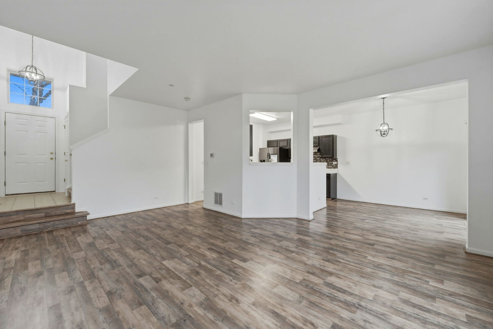 1438 Yellowstone Drive, Streamwood, IL 60107