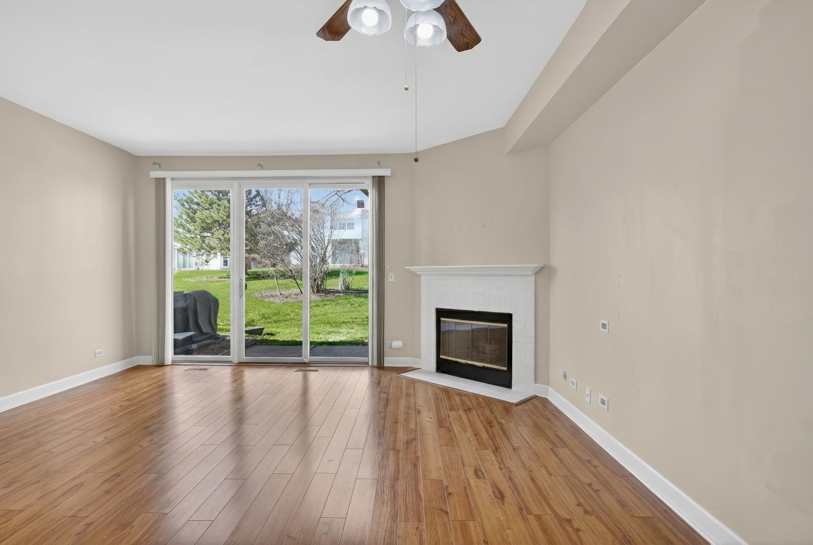 548 Woodhaven Drive, Mundelein, IL 60060