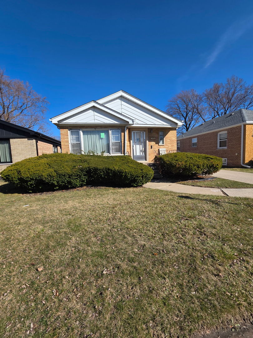 9243 S Francisco Avenue, Evergreen Park, IL 60805