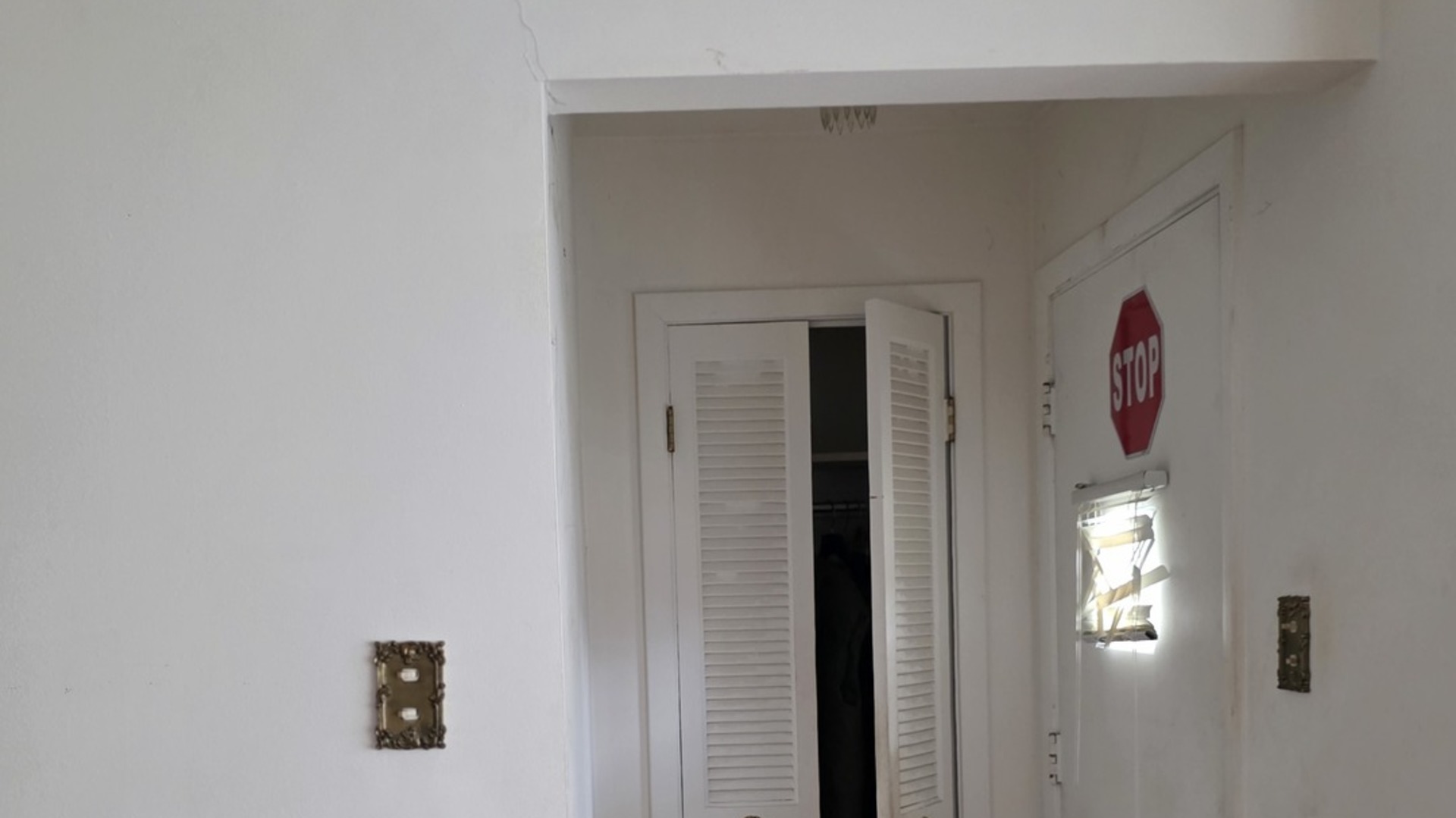 9243 S Francisco Avenue, Evergreen Park, IL 60805