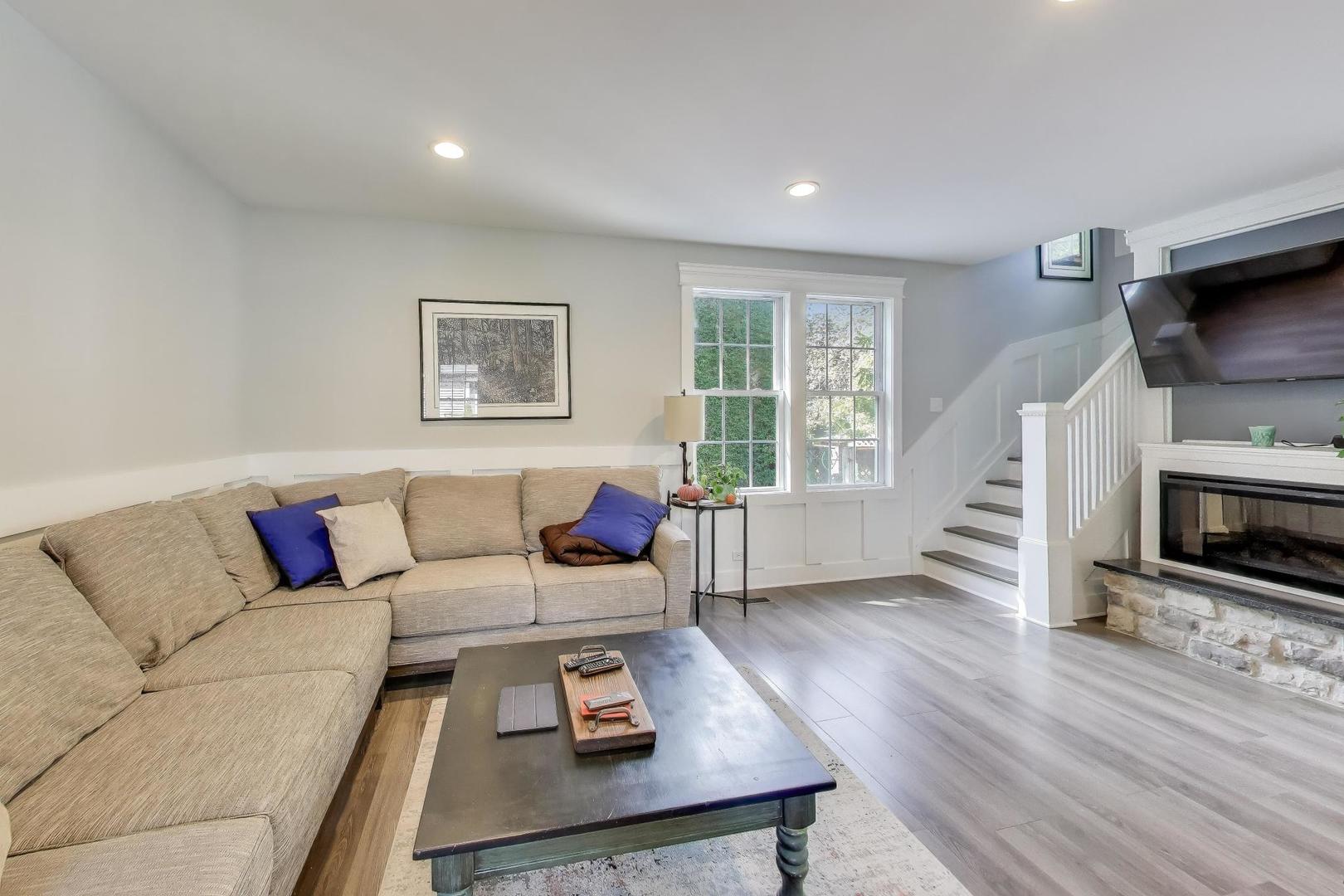 421 E Willow Avenue, Wheaton, IL 60187