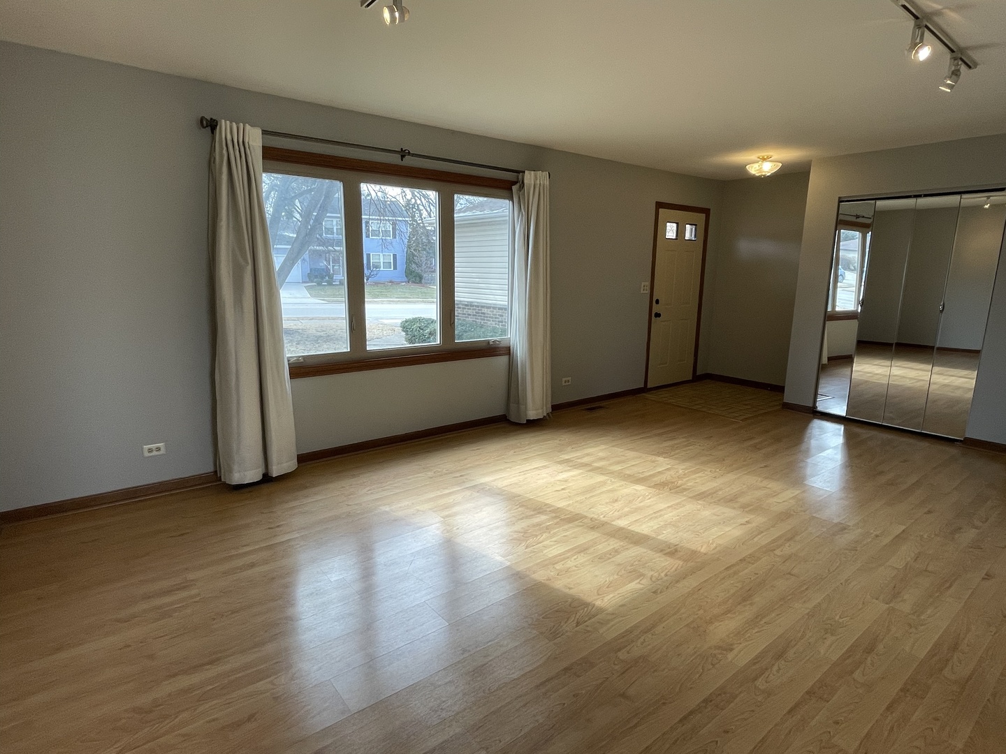 1405 E Bailey Road, Naperville, IL 60565