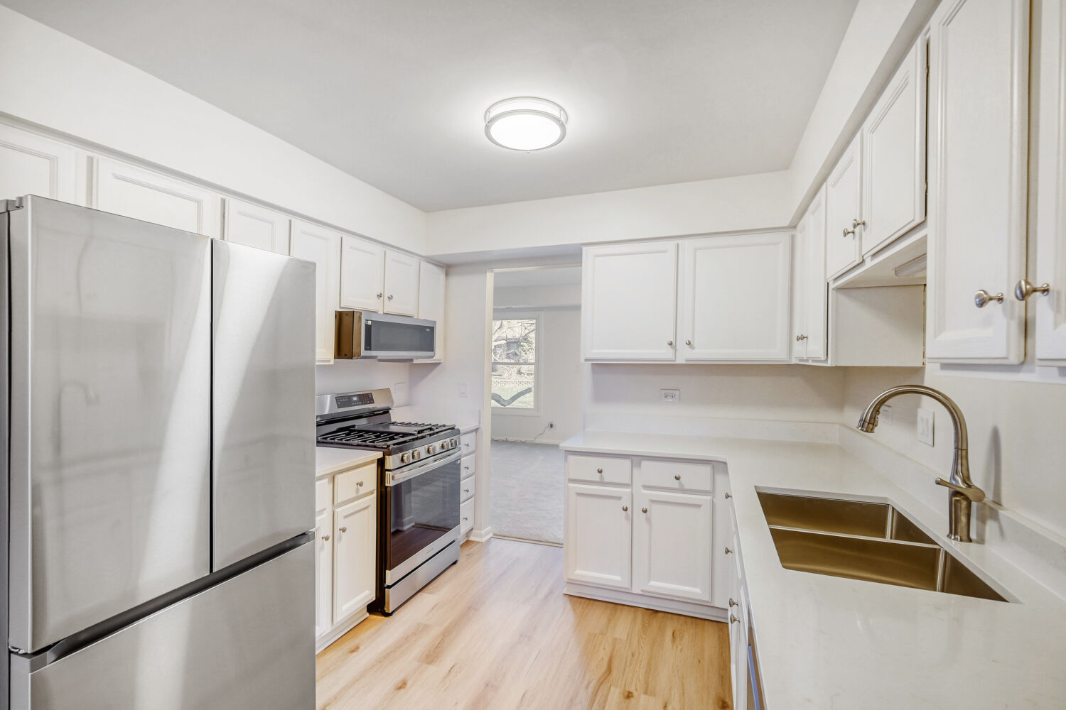 132 White Birch Lane, Westmont, IL 60559