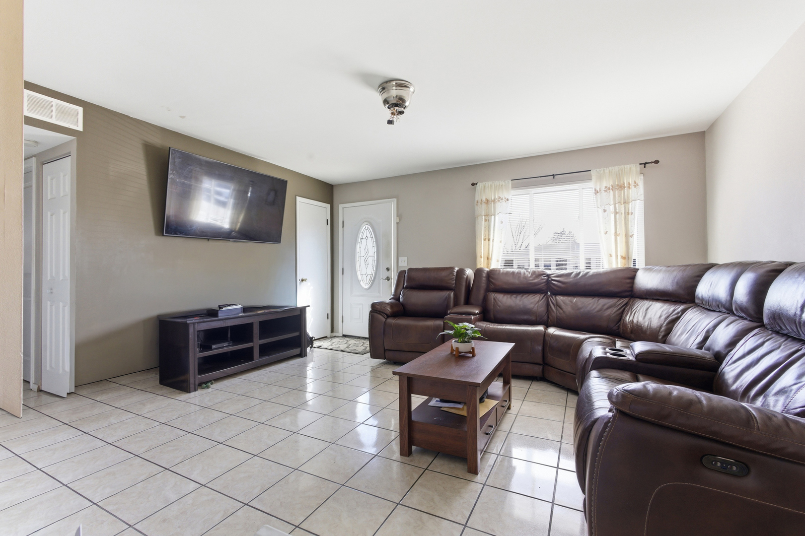 1160 Case Lane, Elgin, IL 60120