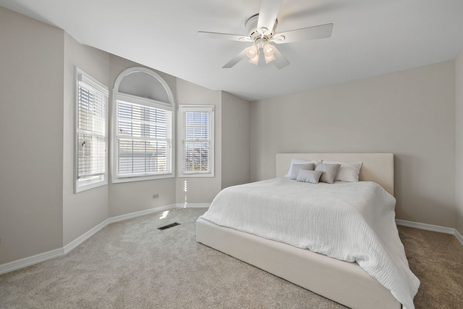 2715 Wendy Drive, Naperville, IL 60565