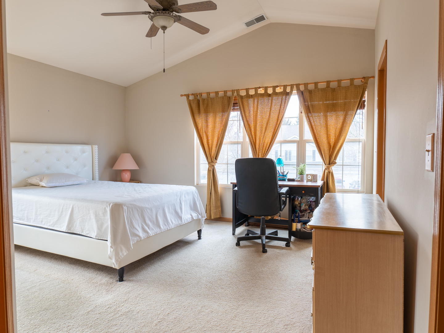 2333 Stoughton Circle, Aurora, IL 60502