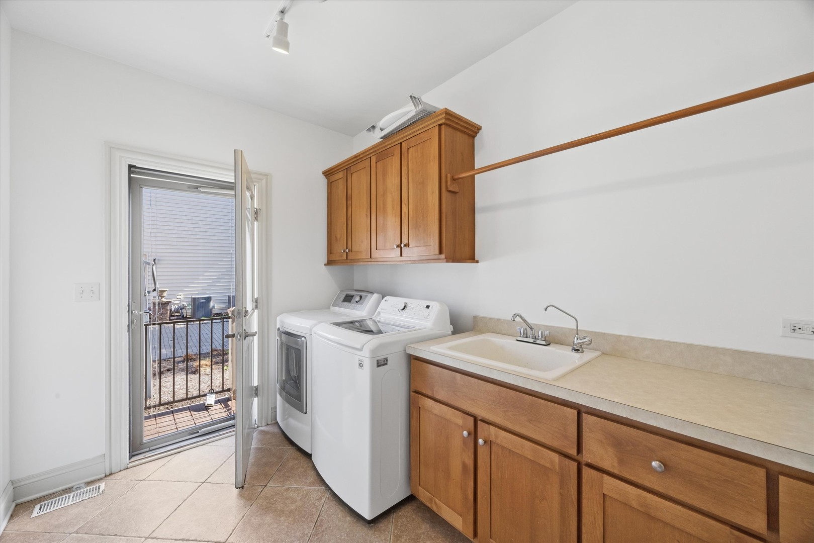 763 Twin Elms Lane, Batavia, IL 60510