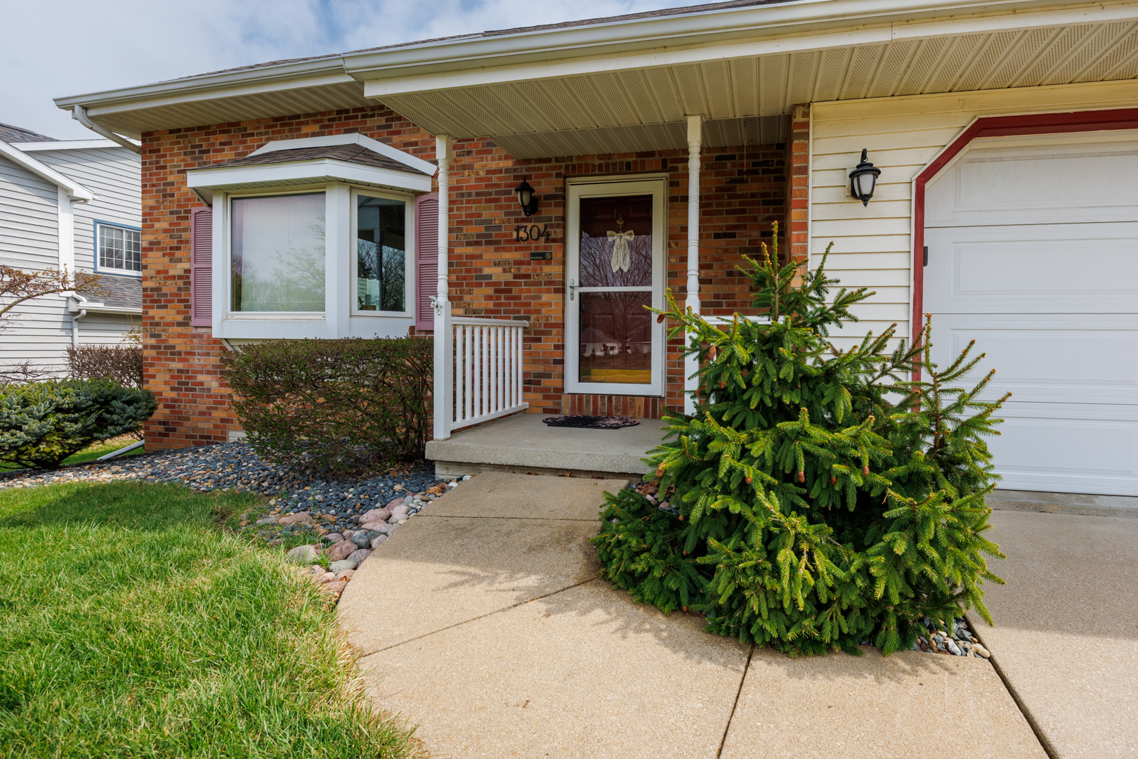 1304 S Hershey Road, Bloomington, IL 61704